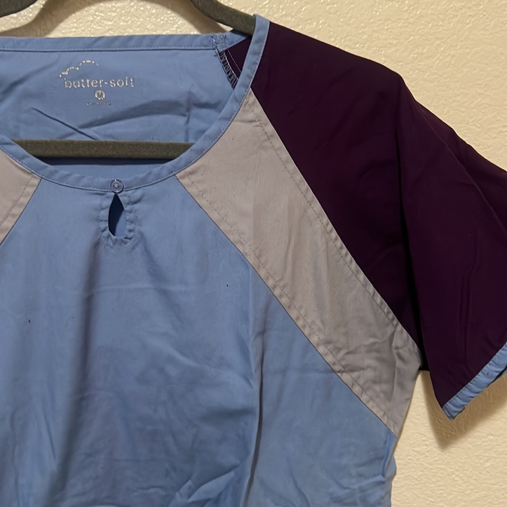 Scrub Top - Picture 2 of 4